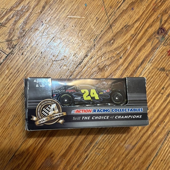 Hendrick Motorsports NASCAR Pepsi (24) Collectable - Picture 4 of 8